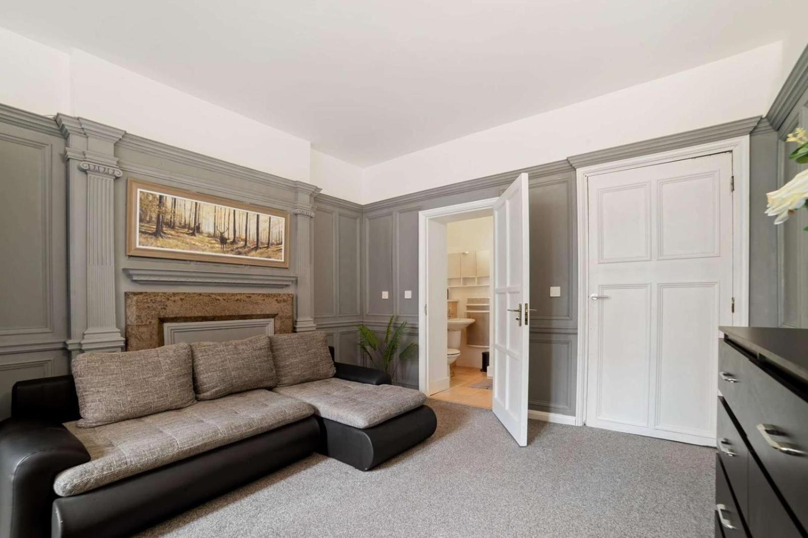 Spacious City Centre Apartment W/ Free Valet Parking Λέστερ Εξωτερικό φωτογραφία
